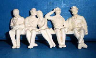 C14 Figurine vintage Scalextric Seated spectators 1:32 cinci personaje sudate foto