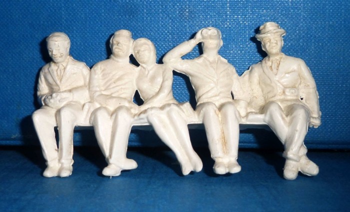 C14 Figurine vintage Scalextric Seated spectators 1:32 cinci personaje sudate