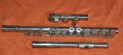 Flaut metalic HERNALS model S 110 TOKYO JAPAN din 3 componente lungime totala 69 cm. impecabil foto