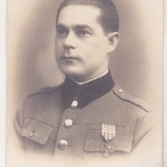 bnk foto Ofiter - capitan - anii `20 - Crucea comemorativa WW I - barete
