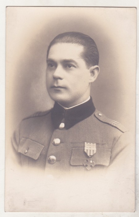 bnk foto Ofiter - capitan - anii `20 - Crucea comemorativa WW I - barete