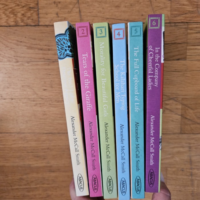 Pachet Alexander McCall Smith 6 vol lb engleza