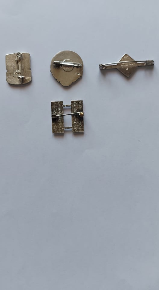 Set 4 insigne de argint -Elvetia | Okazii.ro