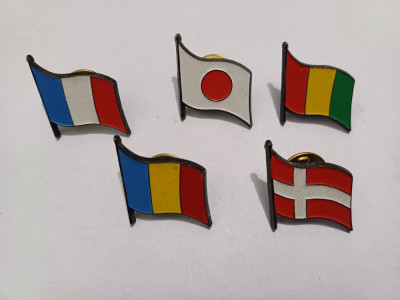 Insigna-Steaguri-lot 5 insigne diferite foto