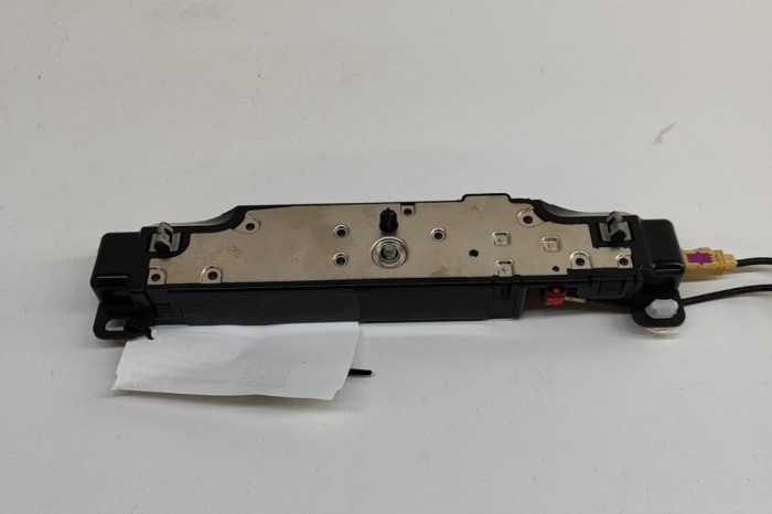 Amplificator de antena TESLA MODEL Y 2022 OEM: 1585601-00-E 30464475