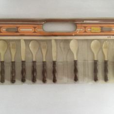 Set 9 tacamuri jucarie Roehler West Germany, linguri, furculite, cutite plastic