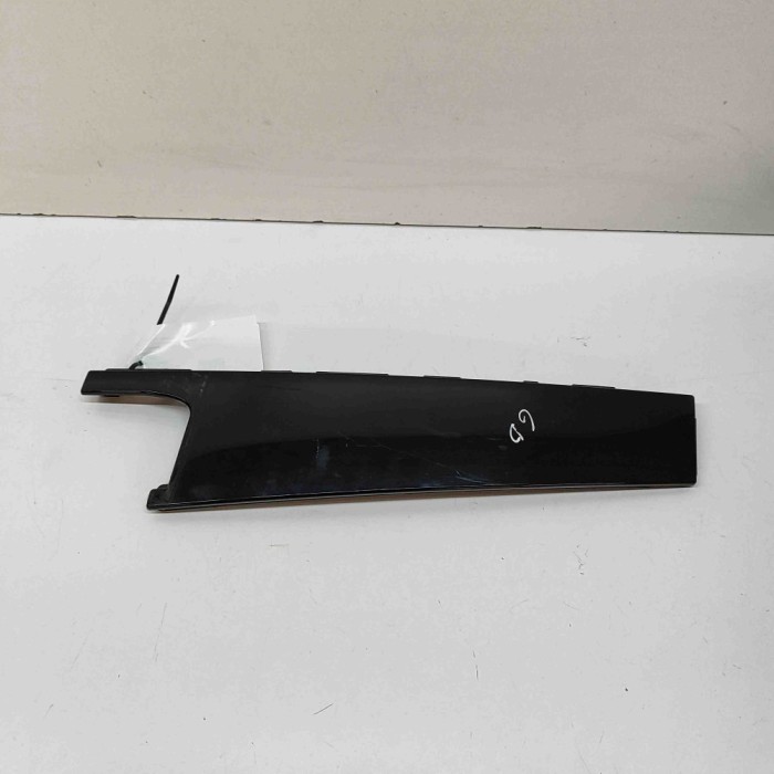 Ornament vertical ușă dreapta spate INFINITI Q30 2019 OEM: 822D2-5DA1A 31517450