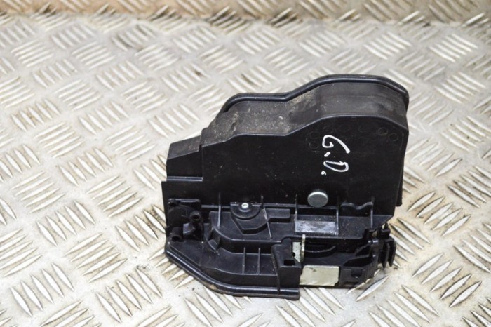 &Icirc;ncuietoare ușă dreapta spate BMW 3 F30, F80 2017 OEM: 7202148 15531207