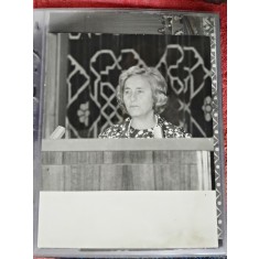 Fotografie, Elena Ceausescu la tribuna