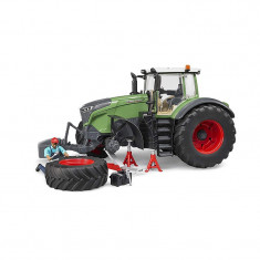 Jucarie Tractor FENDT 1050 Vario cu figurina mecanic Bruder foto