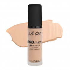 Fond de ten cu putere mare de acoperire și finish mat L.A.Girl PRO Matte Ultra Mat, 30ml - 715 Porcelain