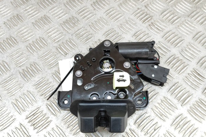 &Icirc;ncuietoare haion TESLA MODEL Y 2023 OEM: 1500604-CN-B | 23517311