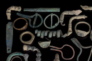 Colectie de 20 artefacte bronz Epoca Bronzului-Evul Mediu. Aprox. 2000 BC -  1400 | Okazii.ro