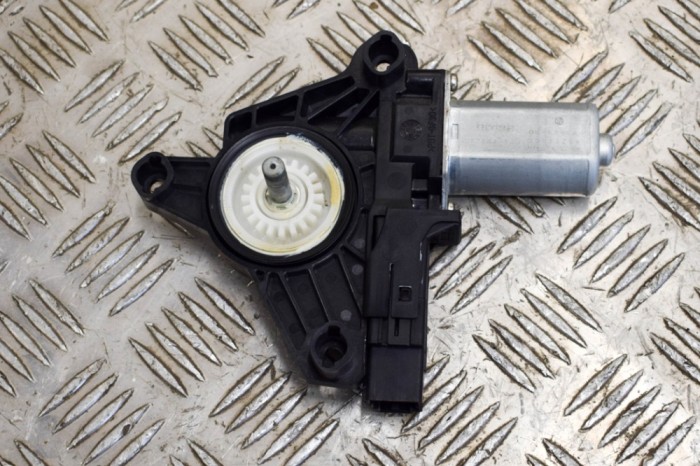 Motor macara geam ușă st&acirc;nga spate VOLVO V40 Hatchback 2017 OEM: C17544-100 14392469