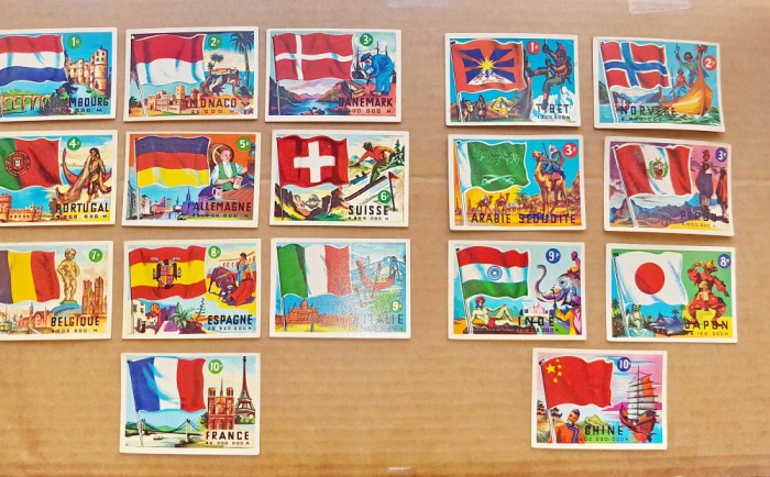 C518-Set 10+7 total 17 bucati steaguri vechi interbelice. Jocul drapelelor.