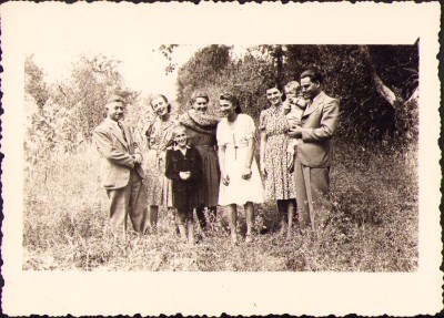 P1321 Poză inginer Rădulescu Mina Anina cu familia și prieteni - interbelică foto
