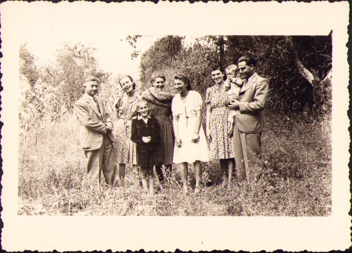 P1321 Poză inginer Rădulescu Mina Anina cu familia și prieteni - interbelică