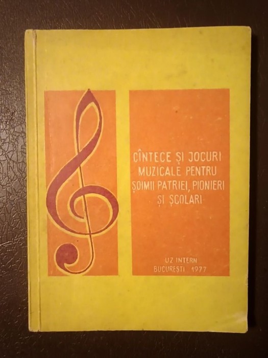 C&icirc;ntece și jocuri muzicale pentru șoimii patriei, pionieri și școlari (1977; pentru uz intern)