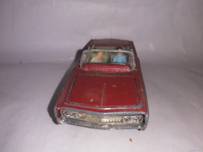 bnk jc Corgi 246 Chrysler Imperial - cu accesorii