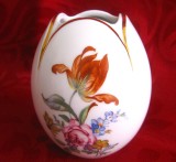 VAZA PORTELAN NPM MEISSEN GERMANIA DECOR FLORAL CU TRANDAFIR LALEA SI FLORI DE NU MA UITA VAZA MINIATURA 8.5 CM