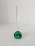 Vază bud vintage din sticlă artizanală verde cu bule controlate, art glass, decor floral, 16cm inaltim