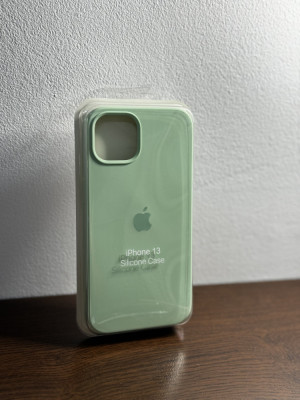 Husa originala cu logo iPhone 13 de silicon cu interior microfibra foto