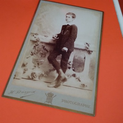 FOTO BAIAT ANII 1900 VECHI PE CARTON GROS 10 7 CM foto