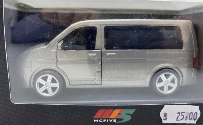 Macheta din metal VW T5 auriu 1:43