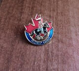 QW9 L 26 - Insigna - tematica simbolisitca - calaret - frunza artar - Canada, America de Nord
