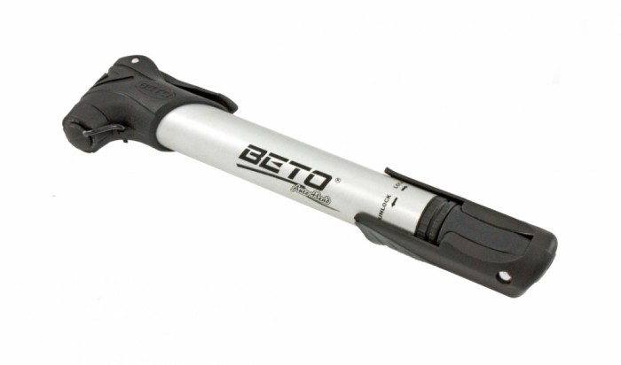 Pompa de mana, din aluminiu, lungime 23cm, valva AV,DV,FV, culoare argintiu/negr... Cod:588080690RM