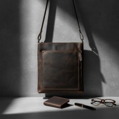 Greenwood&reg; Bree: Geanta de umar / borseta barbati din piele naturala, 28x30x7 cm