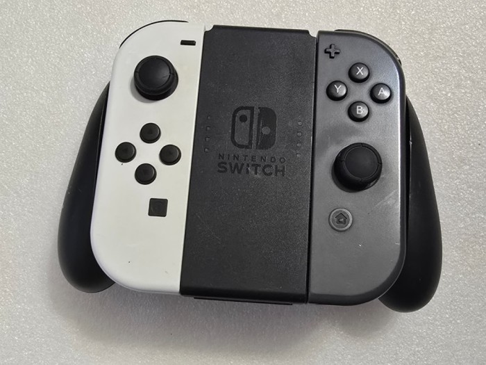 Set 2 x Controller Joy-Con NINTENDO Switch, alb-gri + suport controller