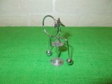 DELFIN - Jucarie PENDUL de echilibru ANTISTRES , metalic , decoratiune interactiva tip perpetuum mobile pentru birou