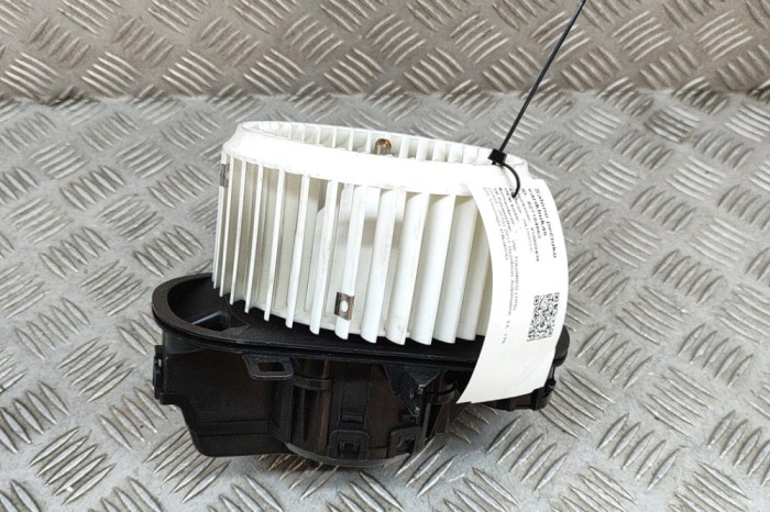 Ventilator aeroterma VW TOUAREG 7P5 2011 OEM: 7P0820021C | 27184865
