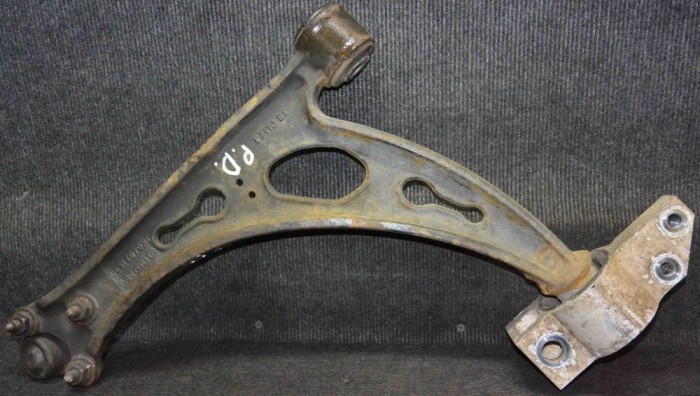 Braț inferior dreapta față VW GOLF V 1K1 2006 OEM: 1K0407153G