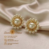 Cercei Perla Solenne cu perle albe si design floral, placati cu aur 18K, diametru 2 cm Brazilia