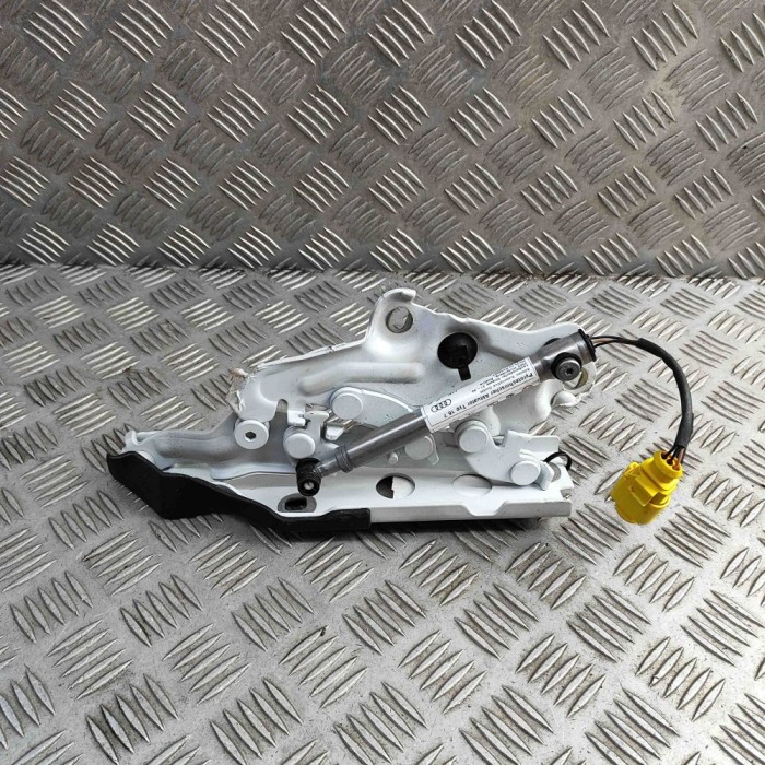 Balama capota dreapta față AUDI A6 C8 Avant 4A5 2024 OEM: 4K0823302A 31301984