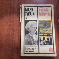 Aventurile lui Huckleberry Finn de Mark Twain