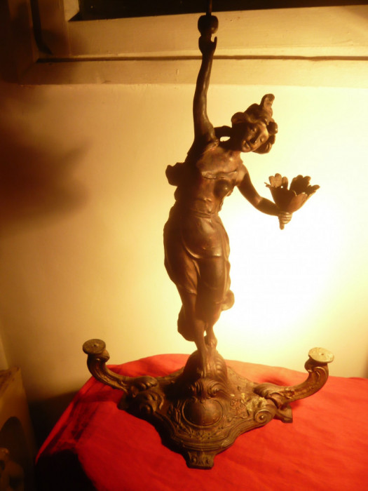 Statueta veche metal bronzat suport 3 platouri +3 farfurioare ,dim.=48x30 cm