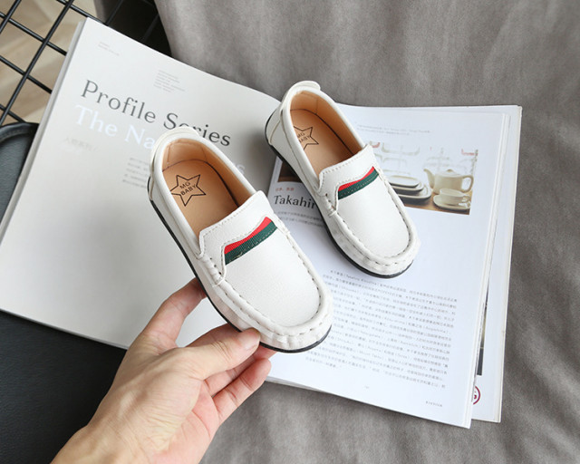 Pantofi eleganti albi tip mocasini pentru baietei (Marime Disponibila:  Marimea | Okazii.ro