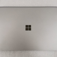 Laptop 2-in-1 Surface Book, 13.5″ Multi-Touch, i5 7300U, 8GB RAM, 256GB SSD, Windows 10 PRO, QWERTZ