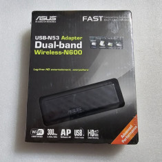 Adaptor Wireless-N ASUS USB-N53, 2,4Ghz -5Ghz, 300Mbs - poze reale