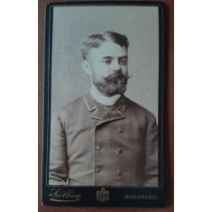 Fotografie tip CDV, barbat cu barba si mustata, inceput de secol XX