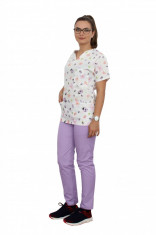 Costum medical Buburuze, bluza cu imprimeu si pantaloni lila cu elastic XL INTL foto