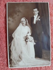 Fotografie tip carte postala, mire si mireasa 1937