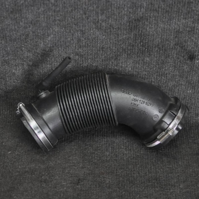 Furtun AUDI A5 8T3 2014 OEM: 06H129629F | 1934591