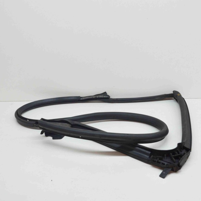 Garnitura ușă st&acirc;nga spate TESLA MODEL S 2013 OEM: TMSP-T03,TMSP-S02