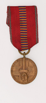 Medalia Cruciada Impotriva Comunismului 1941 - gravor P. Grant foto