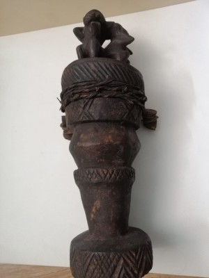 Totem african vintage cu 3 figurine foto