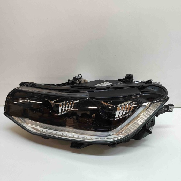 Far st&acirc;nga față VW T-CROSS C11 2024 OEM: Off-road | 31801445
